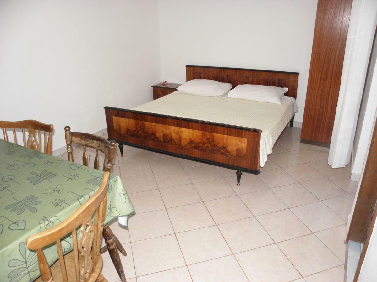 Apartments Fabijan - 50M From Sea Povljana Dış mekan fotoğraf