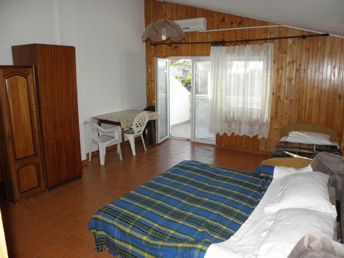 Apartments Fabijan - 50M From Sea Povljana Dış mekan fotoğraf